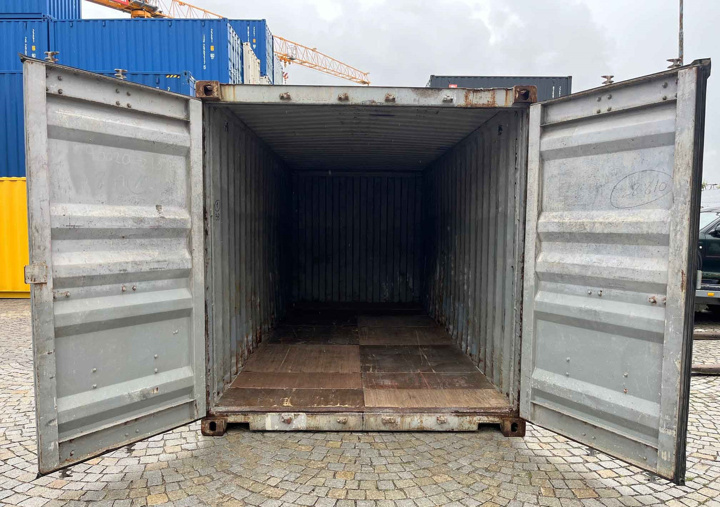 Contenedor Marítimo 20 pies usado gris claro